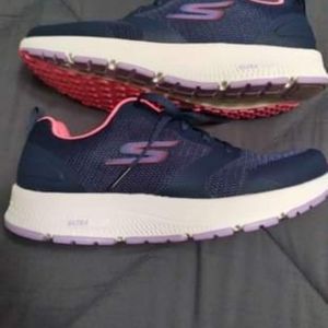 Sketchers GoRun Athletic shoes size 7.5